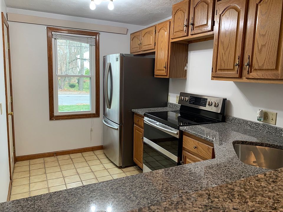 1st image of 79 Circular St APT 3