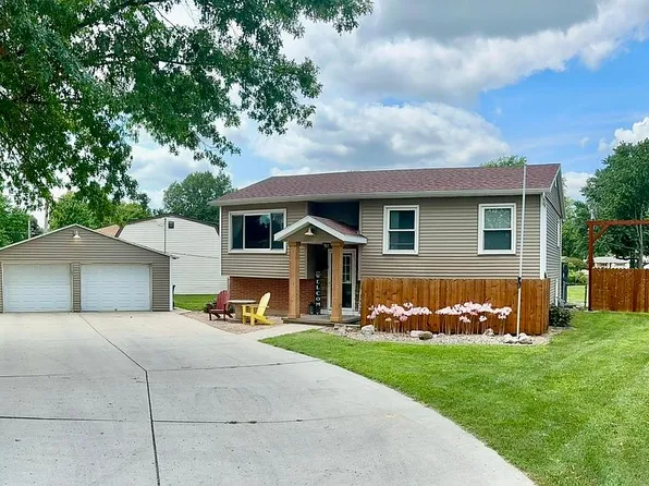 106 McKinley Cir, Philo, IL 61864