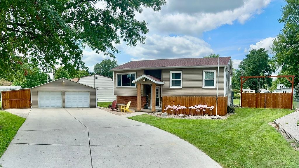 106 McKinley Cir - Property Image