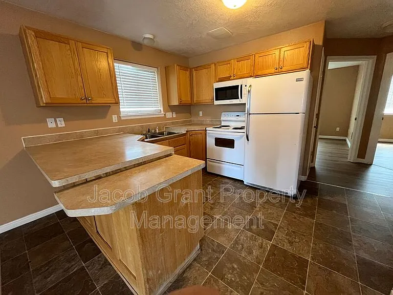975 Eve Dr #1 — Photo 3
