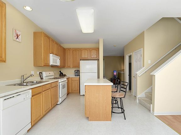 4th image of 1609 Edinburgh Dr