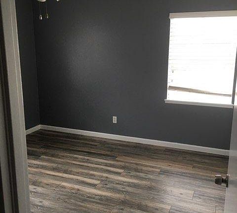 4th image of 3305 Idlewild Way