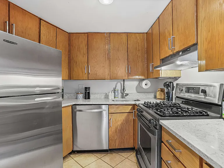 1732 Willard St NW #B — Photo 4