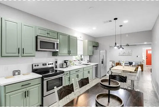 4 bed, 2.5 bath, 1722 sqft, $2,500 — Photo 4