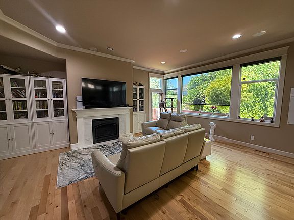 2nd image of 15766 NE 120th Way