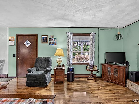 4th image of 2929 Brune Rd