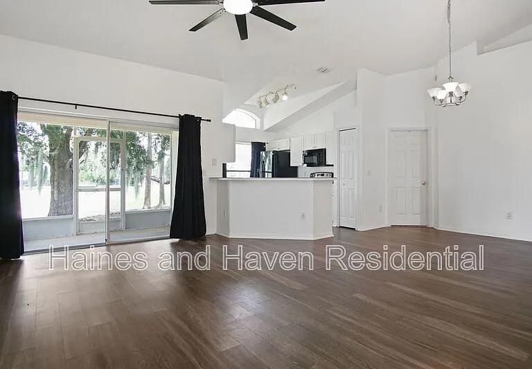 2492 Saint Augustine Blvd — Photo 8