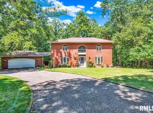 319 W Ravinwoods Rd, Peoria, IL 61615