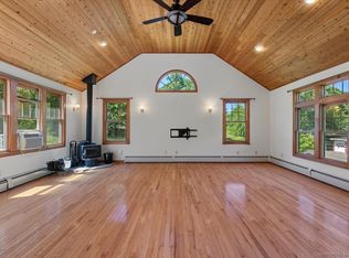 880 Shepard Ave, Hamden, CT 06514