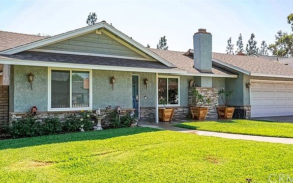 3rd image of 14939 Sandalwood Ln