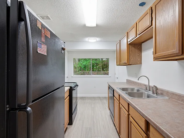 1124 S Pine St — Photo 5