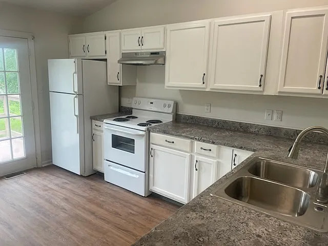 203B S Oak Ave — Photo 4