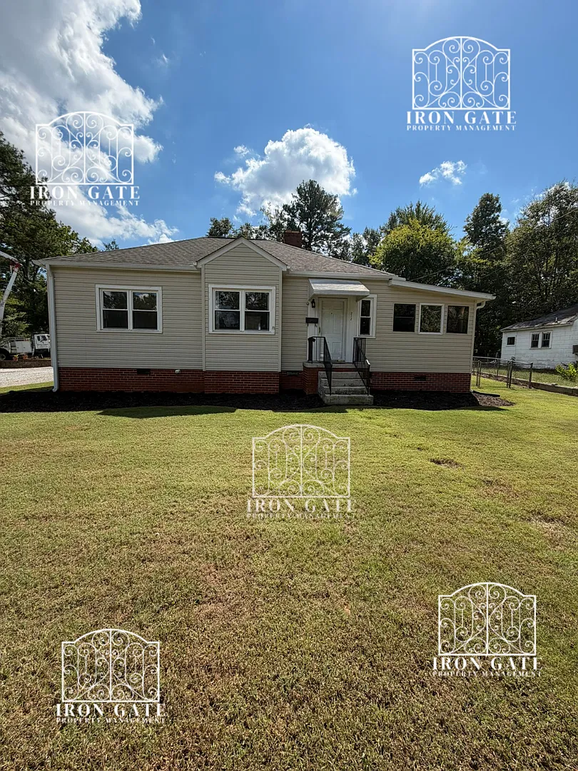 2-3 Bedroom / 2 Full Bath - 212 Pine Lane — Photo 1