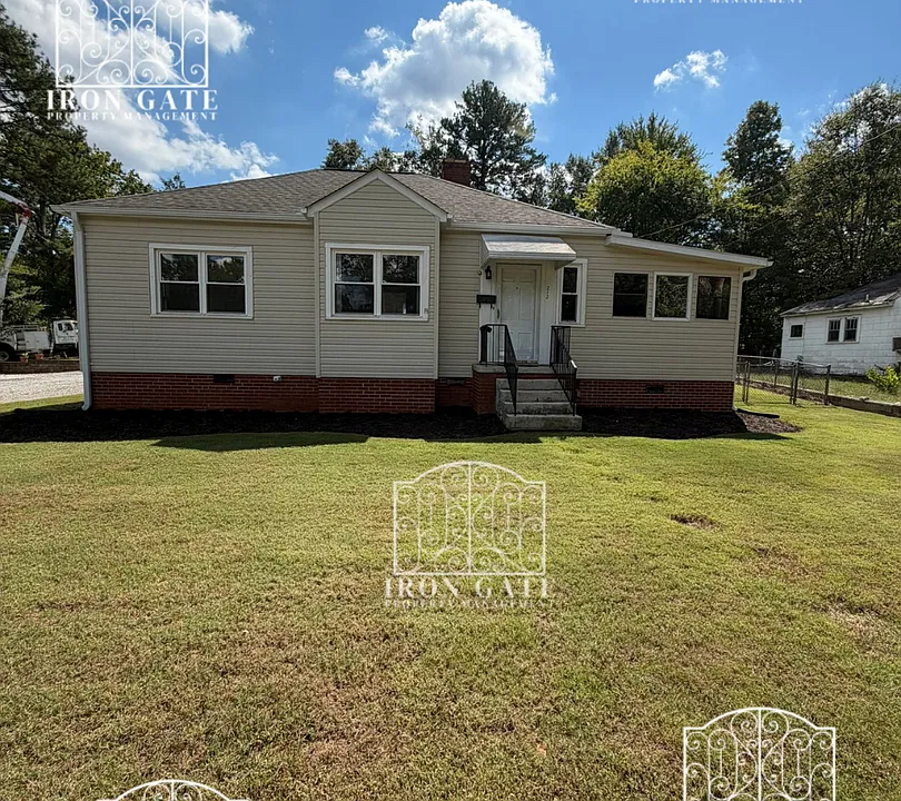 212 Pine Ln