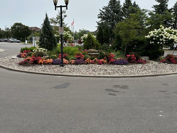 1880 Valley Farm Rd #1023, Pickering, ON L1V 6B3