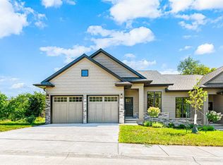 363 Hidden Ridge Dr, Coralville, IA 52441