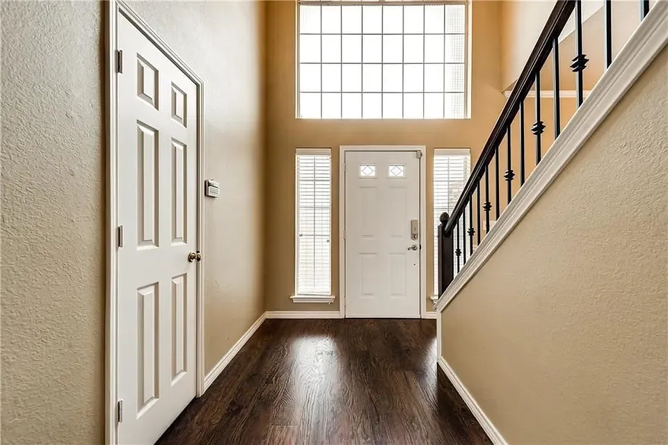 4 bed, 2650 sqft, $3,200 — Photo 4