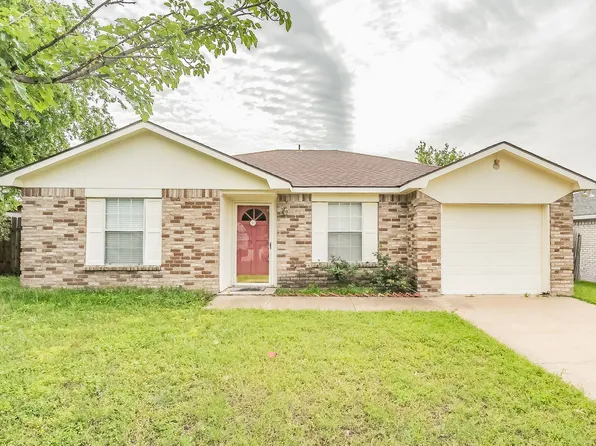 108 Prospector Ct, Fort Worth, TX 76108
