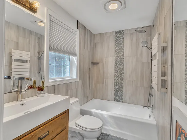 864 South Rd — Photo 7