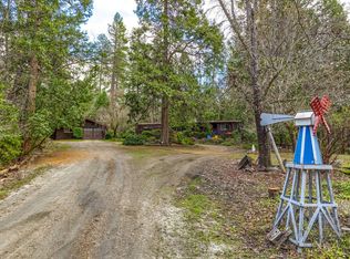 657 Ewe Creek Rd, Grants Pass, OR 97526