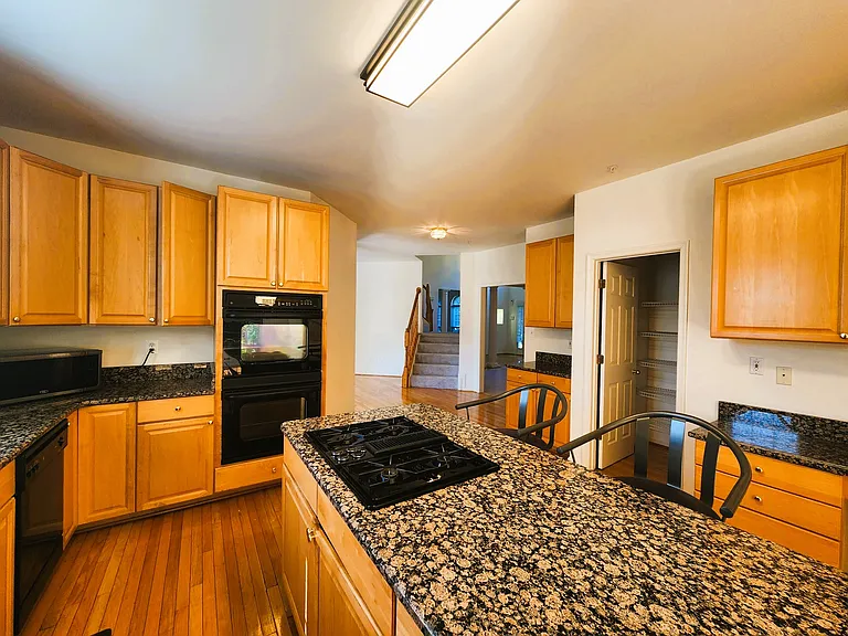 406 Clairborne St — Photo 4