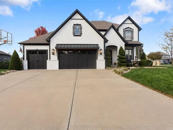 2900 NW Thoreau Dr, Lees Summit, MO 64081
