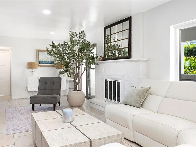 2710 Hibiscus Dr W — Photo 31