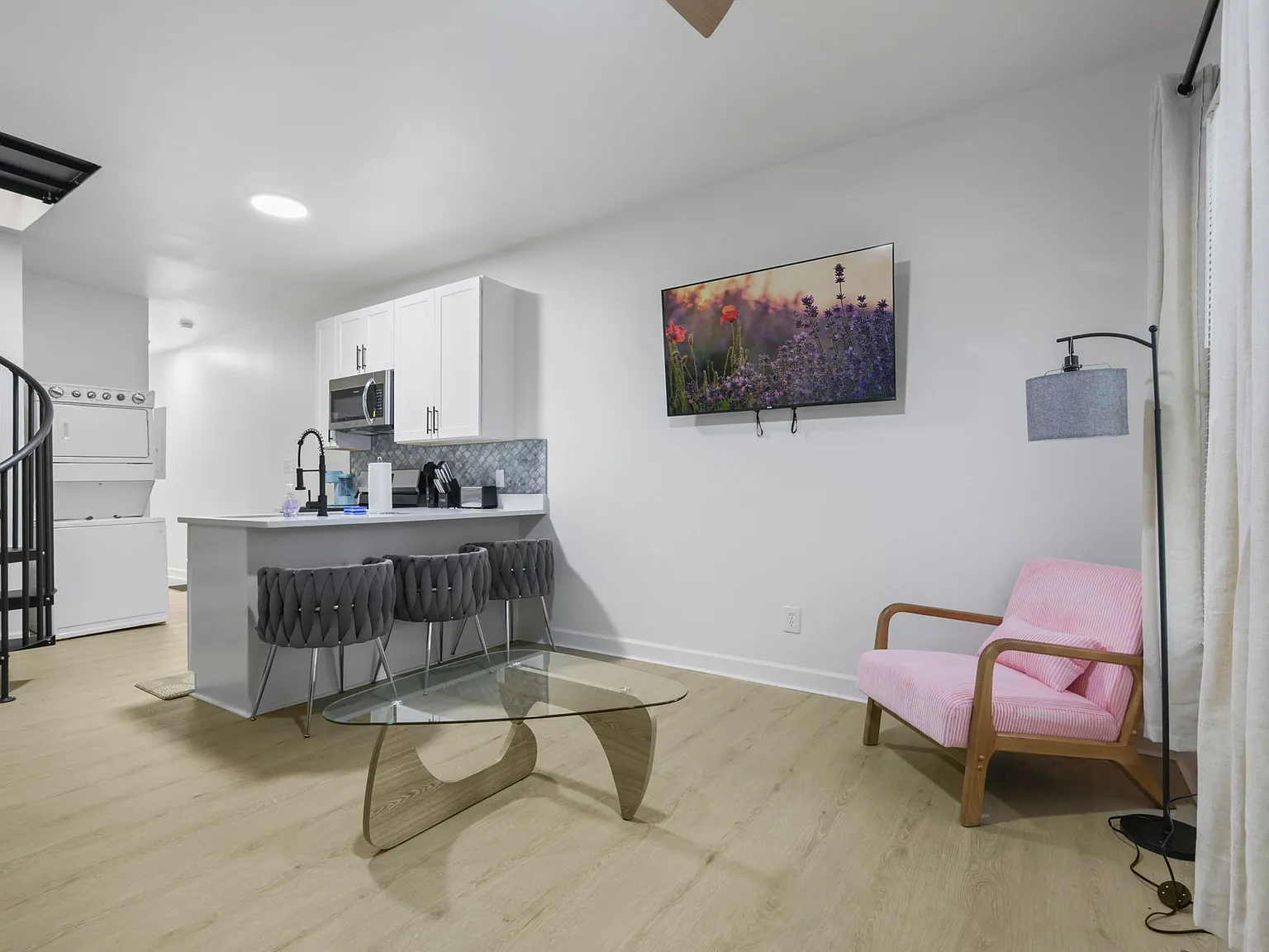 3 bed, 1008 sqft, $2,900 — Photo 4