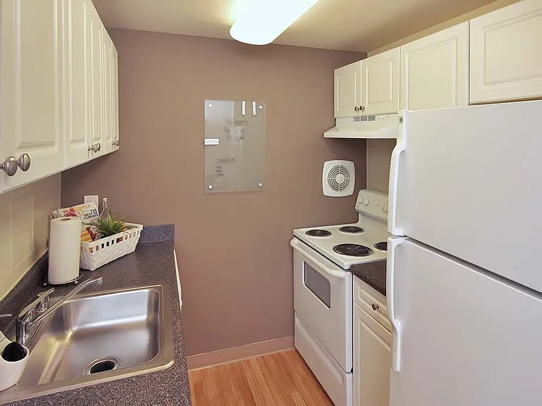 The Hamptons at Town Center Apartment Homes — Photo 3