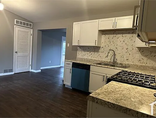 1885 Thunderbird Ave — Photo 10