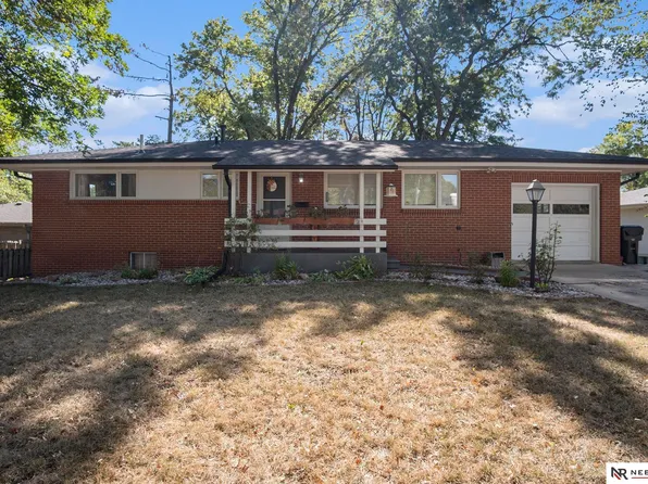 1813 Morningside Dr, Lincoln, NE 68506