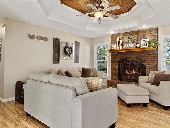 3rd image of 6410 NW Hilldale Dr