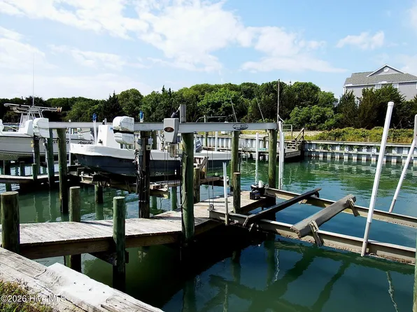 13 Gaye Avenue, Topsail Beach, NC 28445