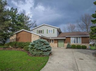 7945 W Ridge Dr, Broadview Heights, OH 44147