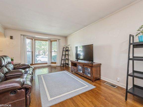 4th image of 5106 N Mulligan Ave