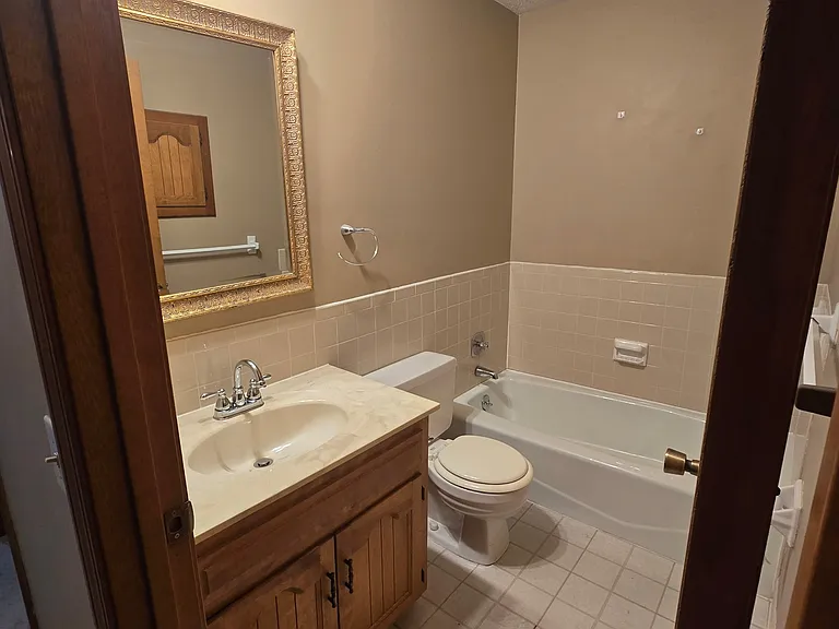 12323 E 59th St — Photo 3