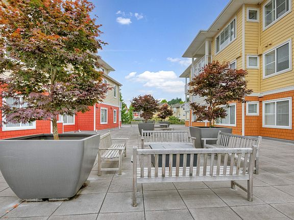 3rd image of 525 225th Ln NE APT D201