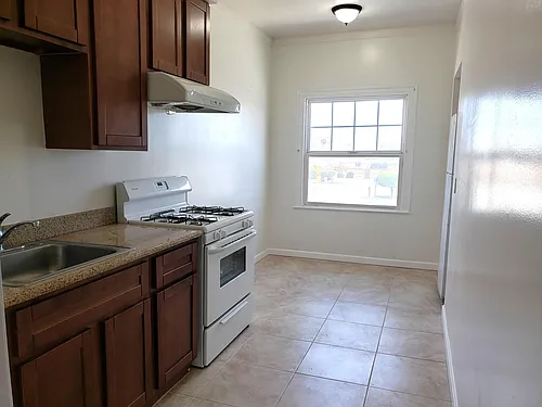 10 Victoria Ave #6 Photo 1