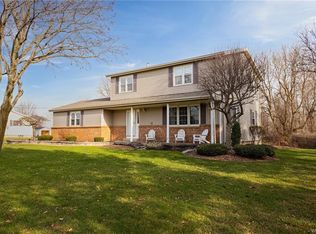 8435 Stringham Dr, Batavia, NY 14020