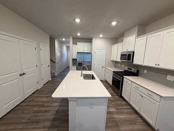 5th image of 18 Fernhill Ln