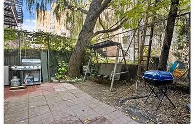 Rented by Douglas Elliman | media 14