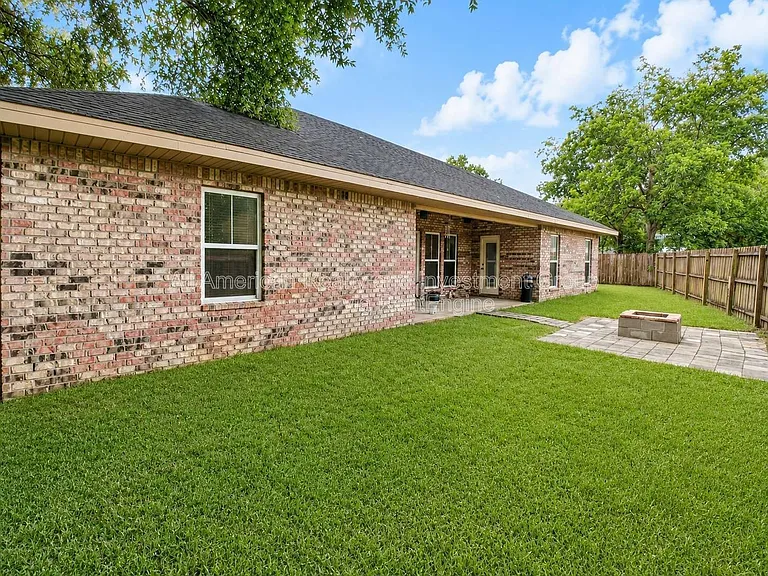 598 Emerald Ln — Photo 32