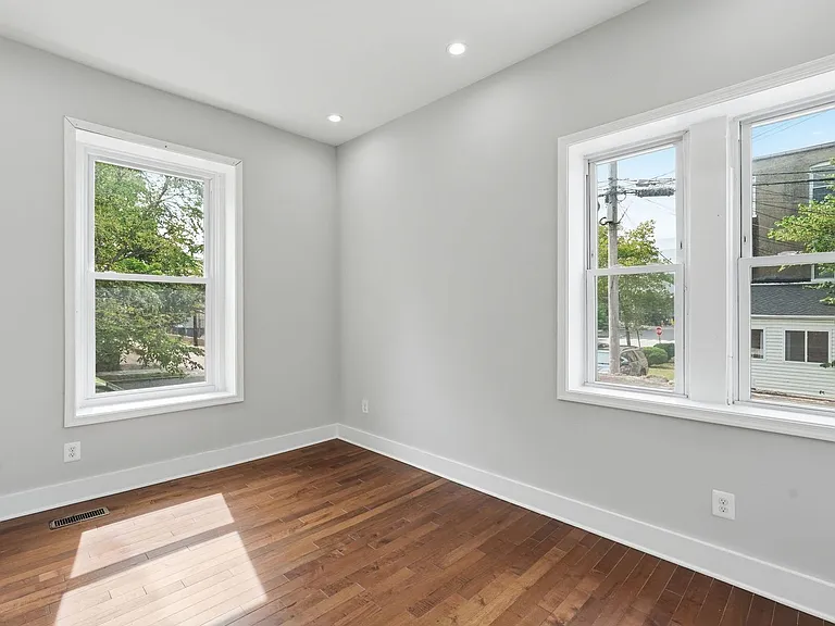 1618 1st St NE — Photo 7