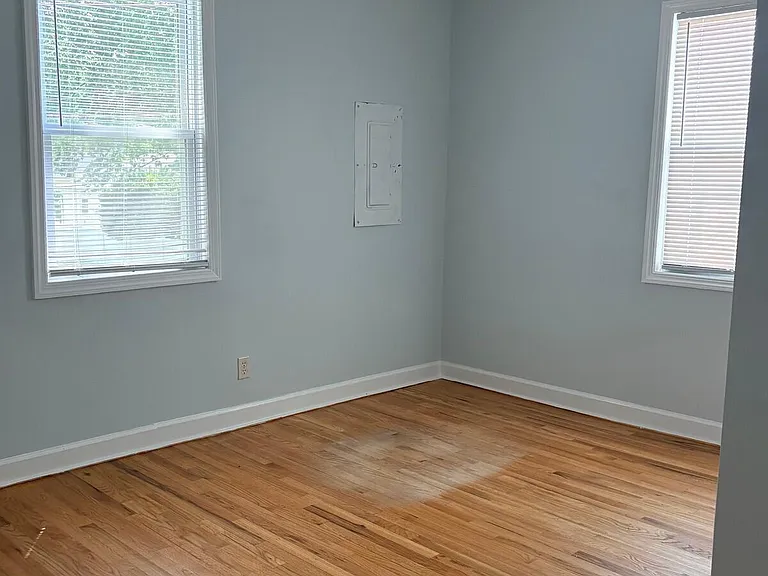 35-37 Hudson Ave — Photo 9