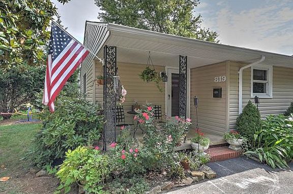 3rd image of 819 Tremont Ave