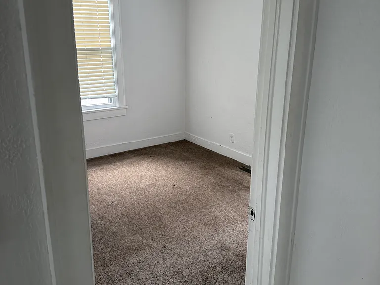 2652 Woodlawn Ave — Photo 14