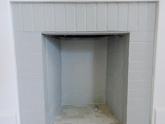 5th image of 679 Elliott Ave