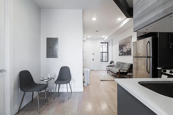 Rented by Rennit Inc. | media 30