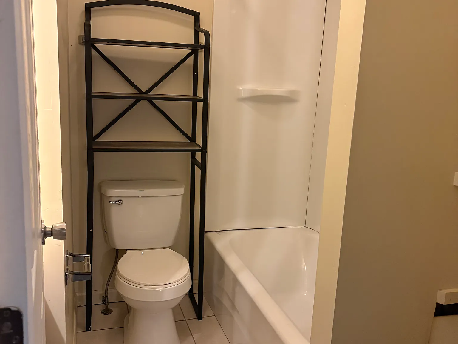 5 bed, 2048 sqft, $2,000 — Photo 4