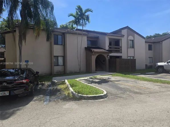 8977 SW 123rd Ct APT 104, Miami, FL 33186